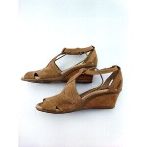 Earth Curvet Biscuit Ankle Strap Suede Padded Insoles Wedge Sandals Size 8